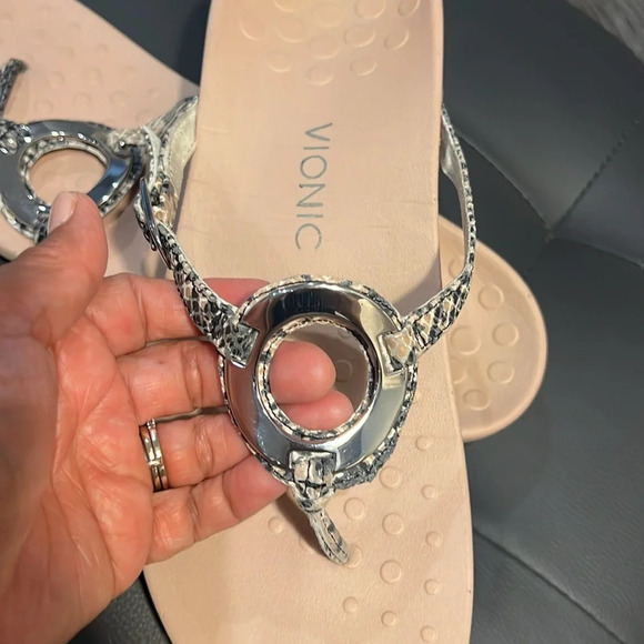 Vionic women's Karina flip flops size 11 - Picture 7 of 9